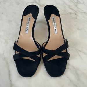 Manolo Blahnik 50 Black Suede